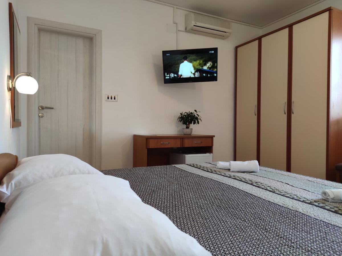 Luka  Pansion Alen - Dugi Otok Bed & Breakfast エクステリア 写真