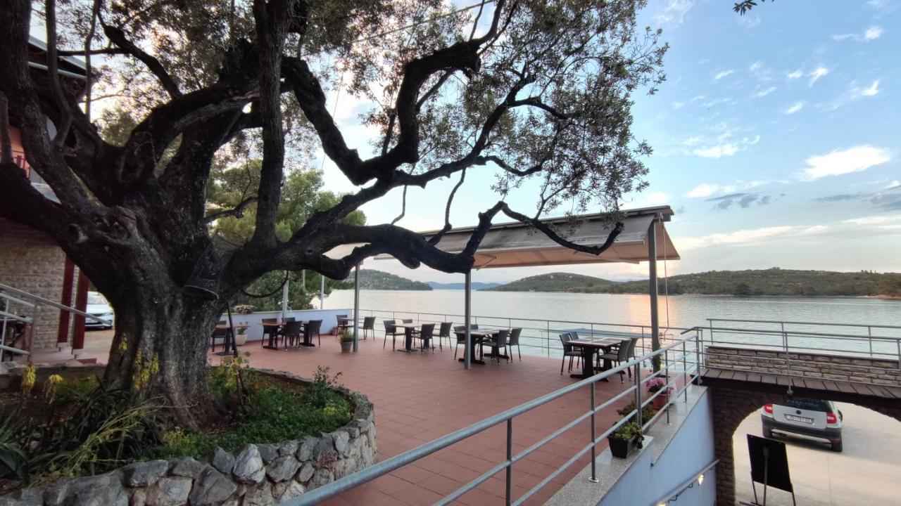 Luka  Pansion Alen - Dugi Otok Bed & Breakfast エクステリア 写真