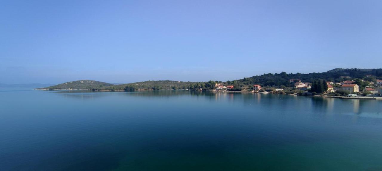 Luka  Pansion Alen - Dugi Otok Bed & Breakfast エクステリア 写真