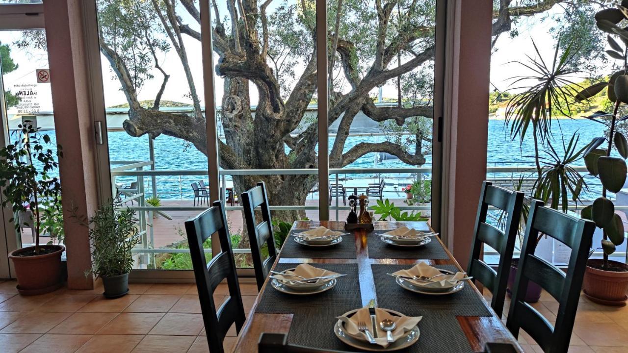 Luka  Pansion Alen - Dugi Otok Bed & Breakfast エクステリア 写真
