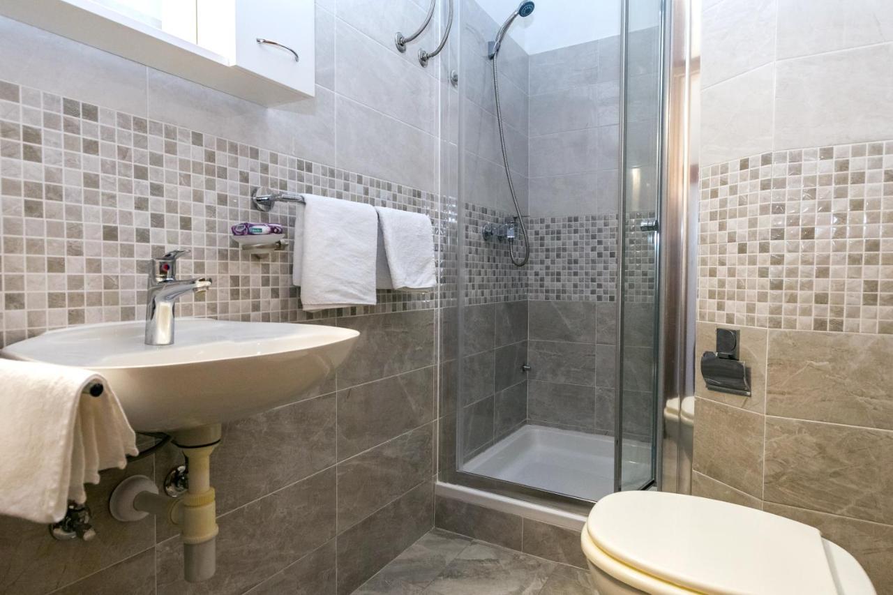 Luka  Pansion Alen - Dugi Otok Bed & Breakfast エクステリア 写真