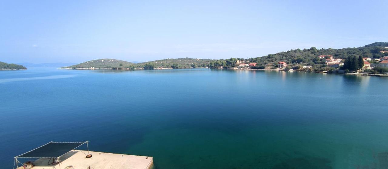 Luka  Pansion Alen - Dugi Otok Bed & Breakfast エクステリア 写真