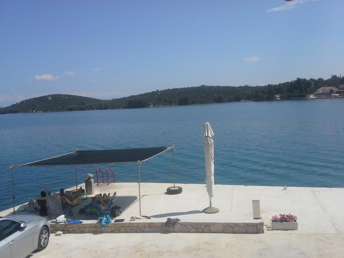 Luka  Pansion Alen - Dugi Otok Bed & Breakfast エクステリア 写真